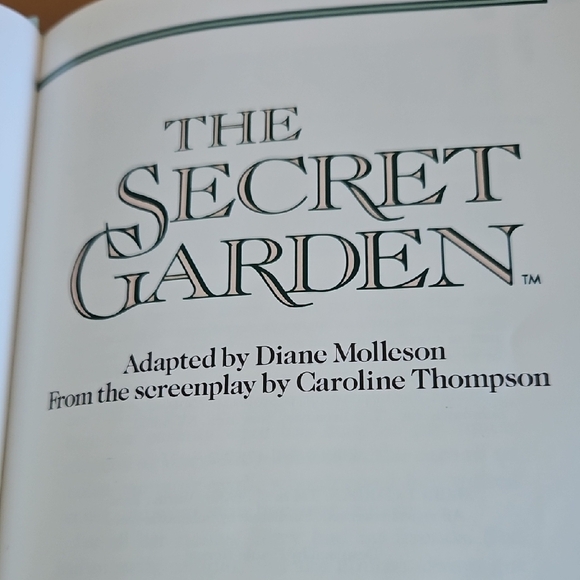 Scholastic The Secret Garden Book with Green and Brown Cover - Picture 5 of 8